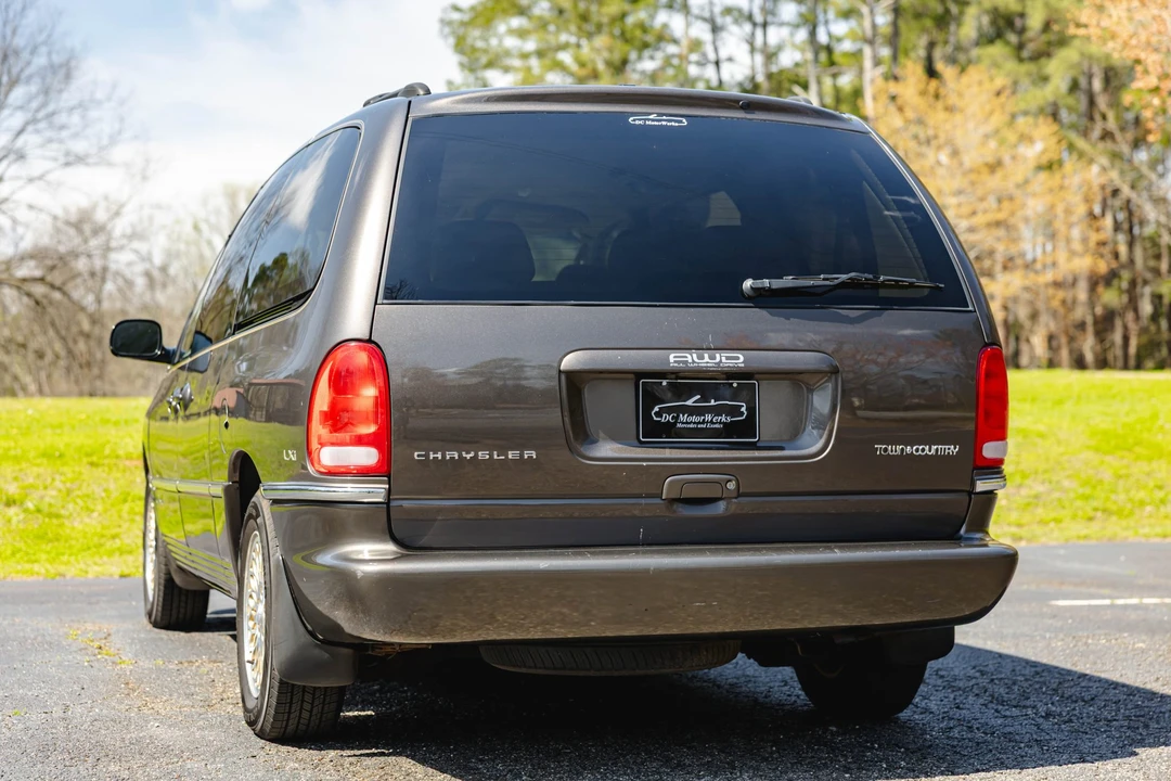 1997 Chrysler Town & Country - Image 17 of 31
