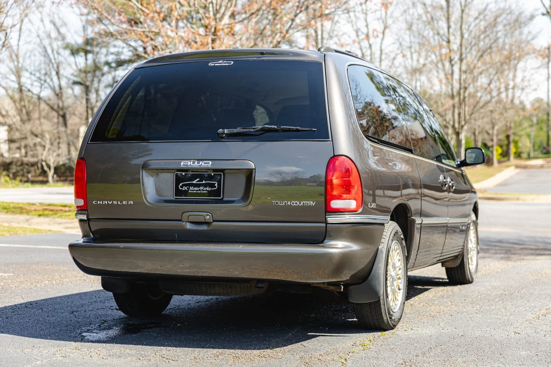 1997 Chrysler Town & Country - Image 15 of 31