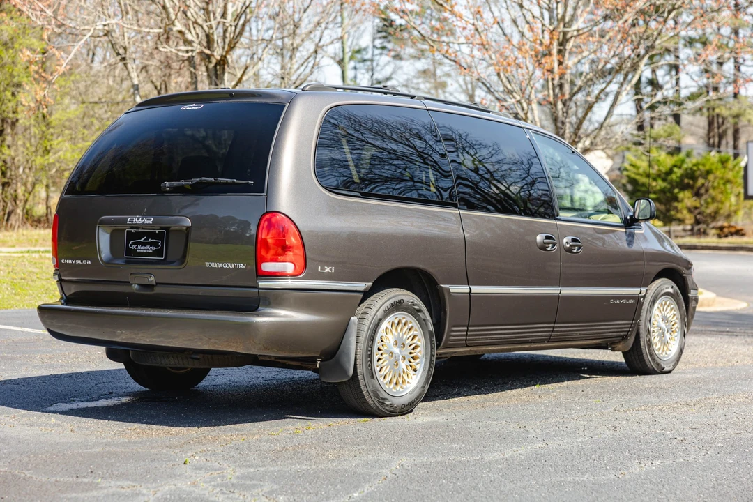1997 Chrysler Town & Country - Image 14 of 31
