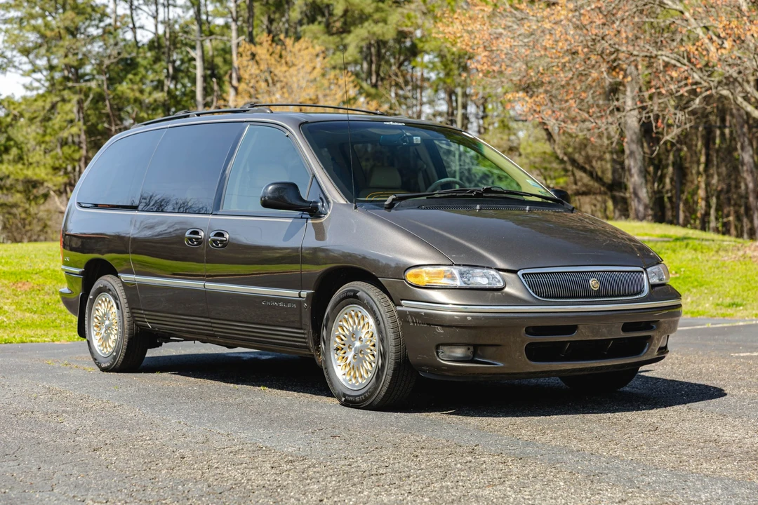 1997 Chrysler Town & Country - Image 6 of 31