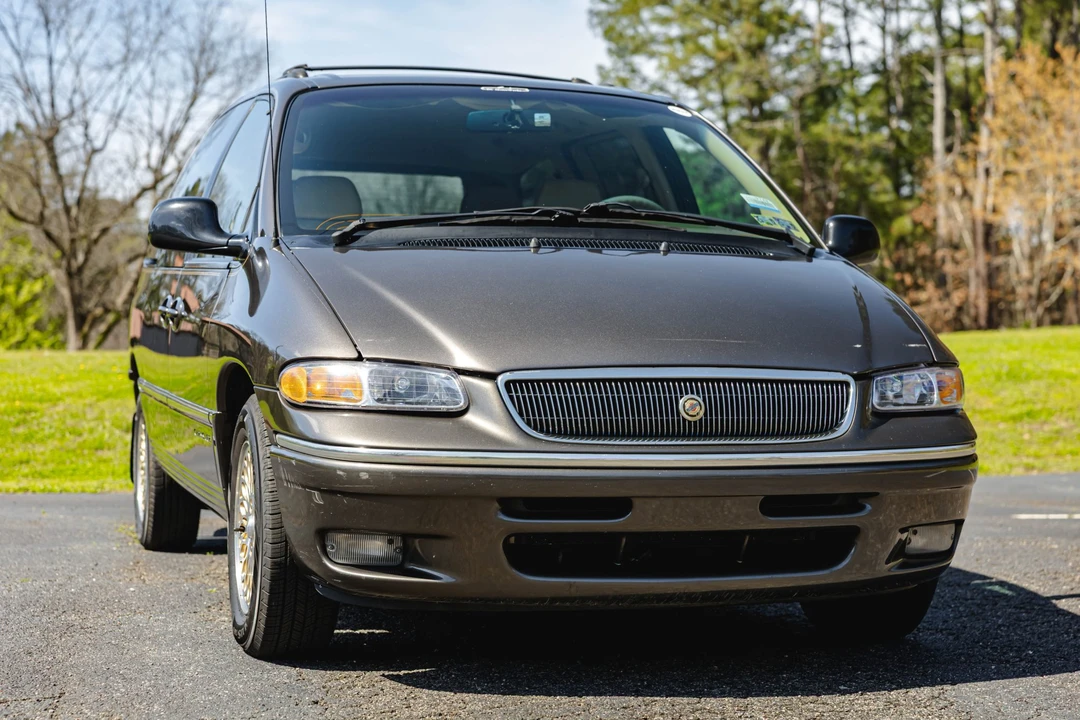1997 Chrysler Town & Country - Image 4 of 31