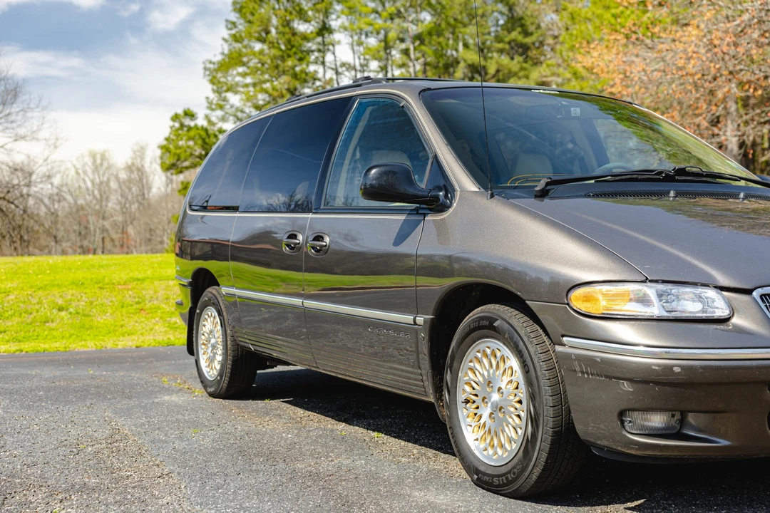 1997 Chrysler Town & Country - Image 30 of 31