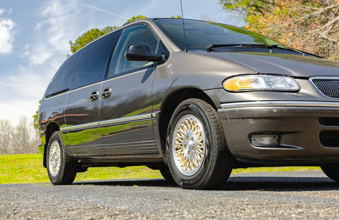 1997 Chrysler Town & Country - Image 29 of 31