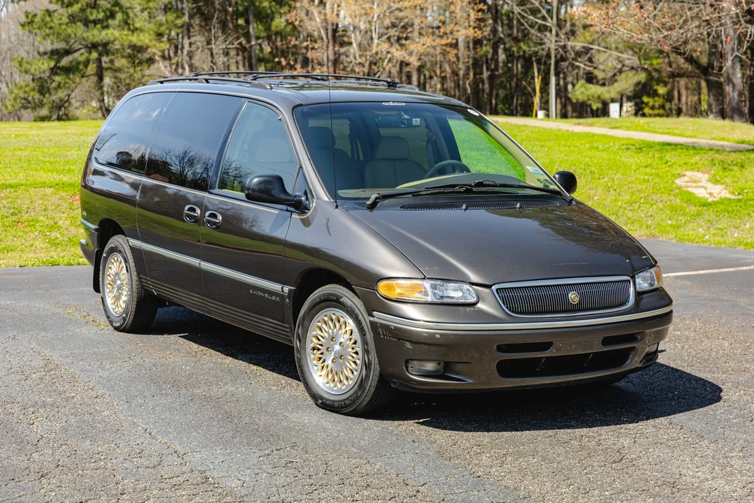 1997 Chrysler Town & Country - Image 3 of 31