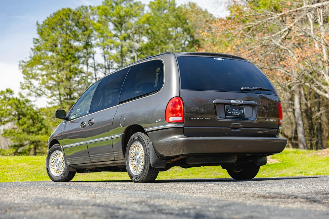 1997 Chrysler Town & Country - Image 19 of 31