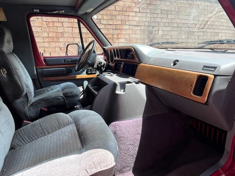 1997 Dodge Ram Van - Image 25 of 31