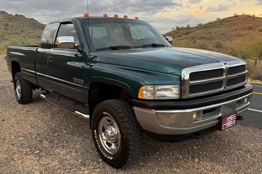1997 Dodge Ram 2500 Laramie SLT Club Cab Cummins 4×4 5-Speed