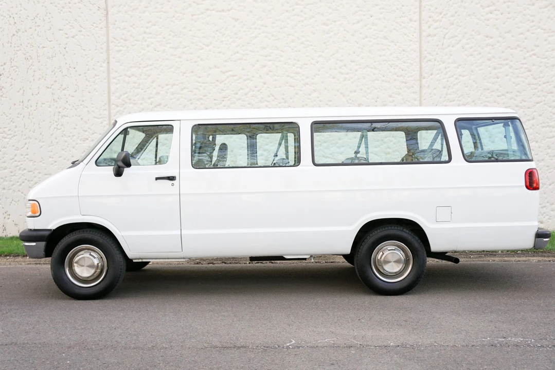 1997 Dodge Ram Van - Image 5 of 31