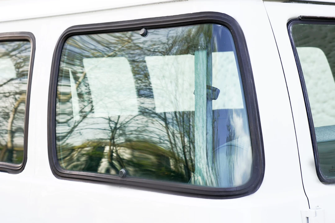 1997 Dodge Ram Van - Image 23 of 31