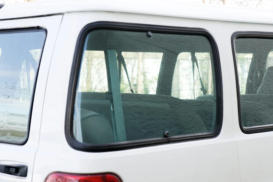 1997 Dodge Ram Van - Image 25 of 31