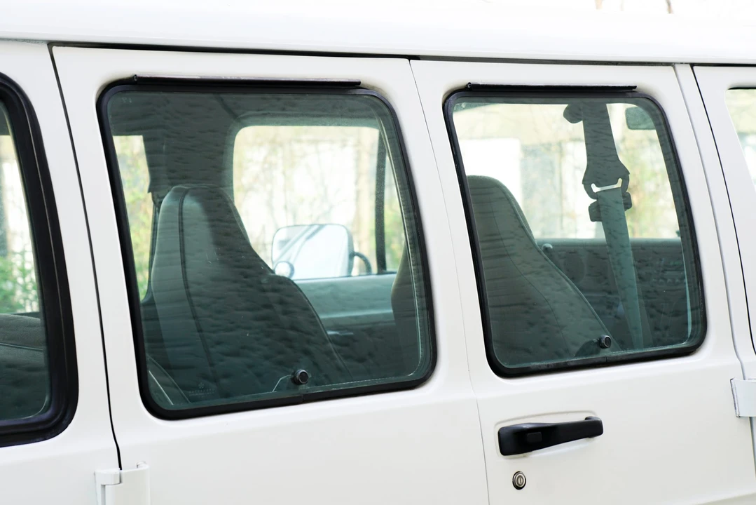 1997 Dodge Ram Van - Image 27 of 31