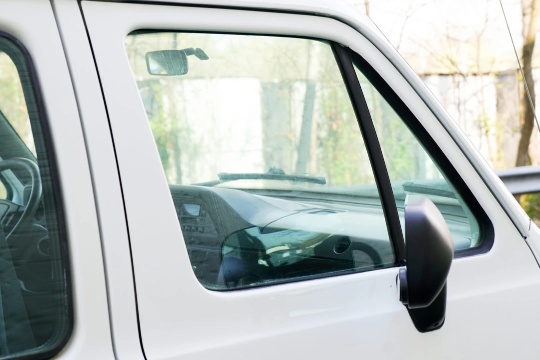 1997 Dodge Ram Van - Image 28 of 31