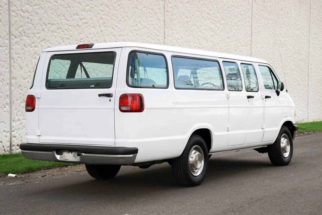 1997 Dodge Ram Van - Image 8 of 31