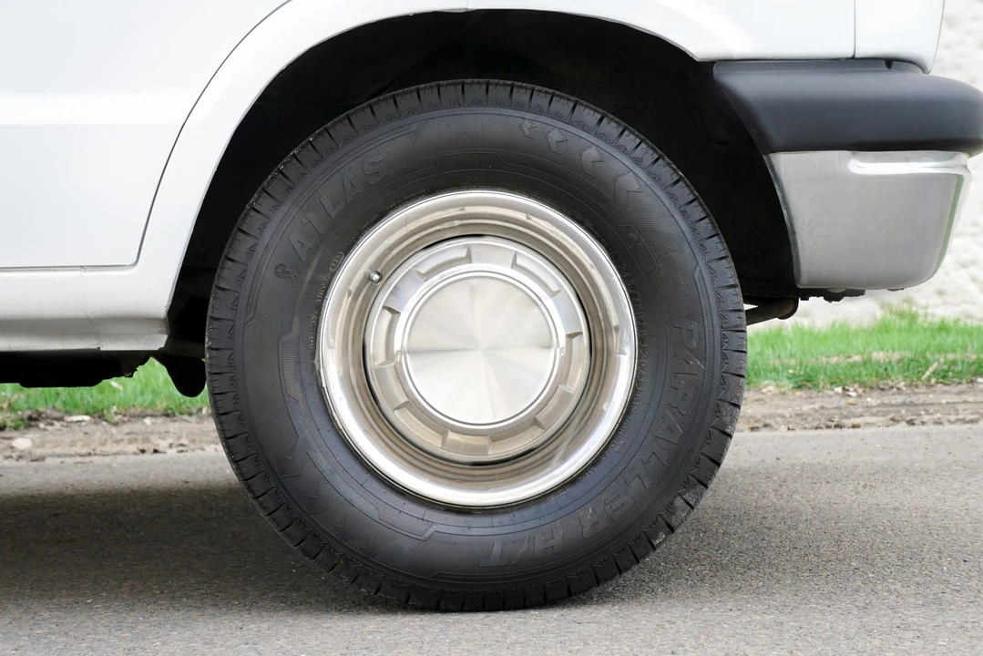 1997 Dodge Ram Van - Image 29 of 31