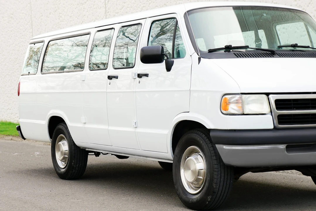 1997 Dodge Ram Van - Image 10 of 31