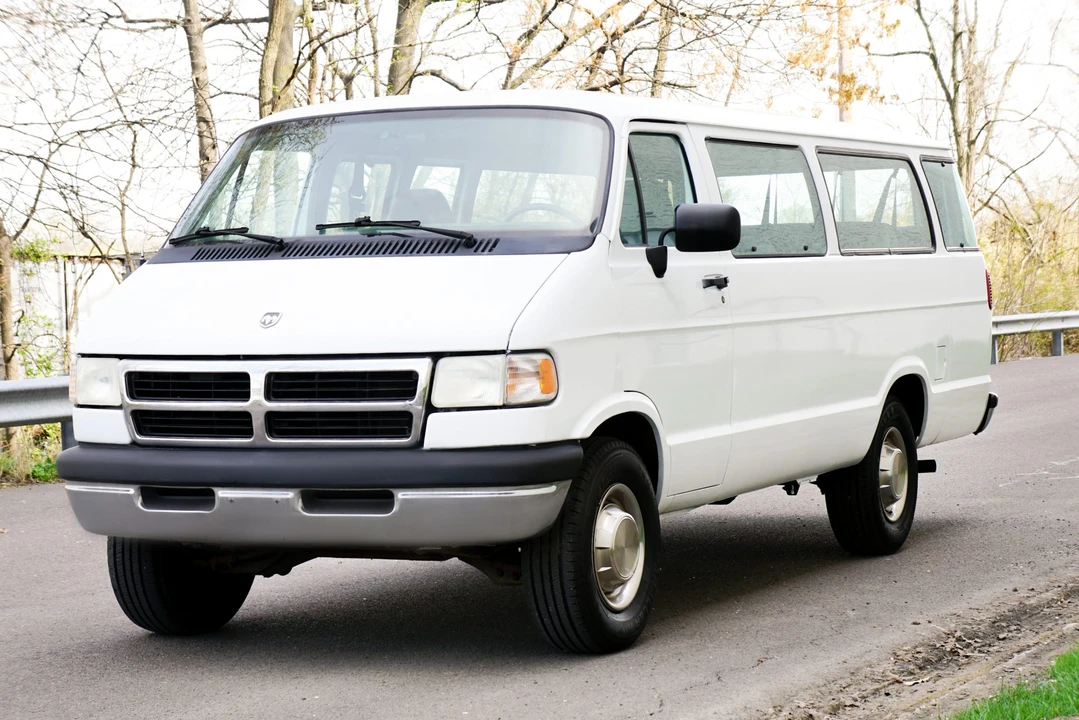 1997 Dodge Ram Van - Image 4 of 31