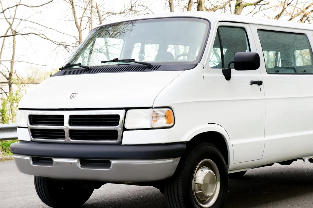 1997 Dodge Ram Van - Image 12 of 31