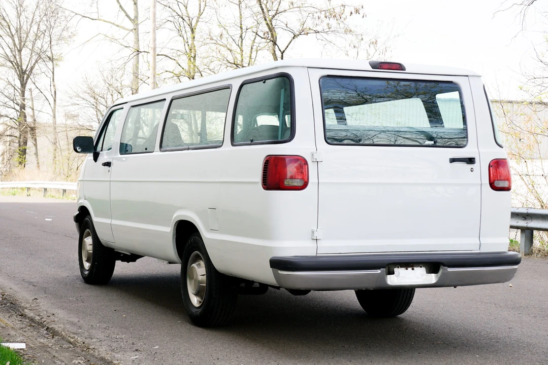 1997 Dodge Ram Van - Image 6 of 31