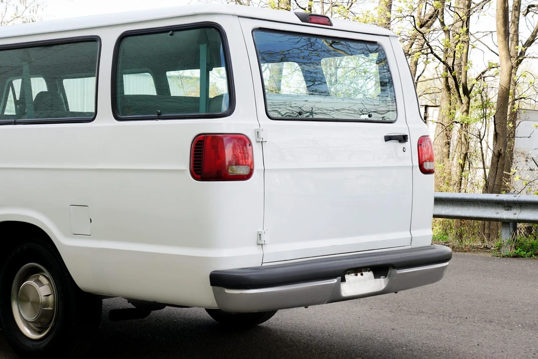 1997 Dodge Ram Van - Image 15 of 31
