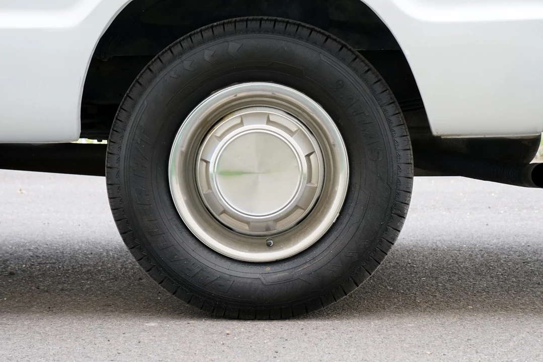 1997 Dodge Ram Van - Image 31 of 31