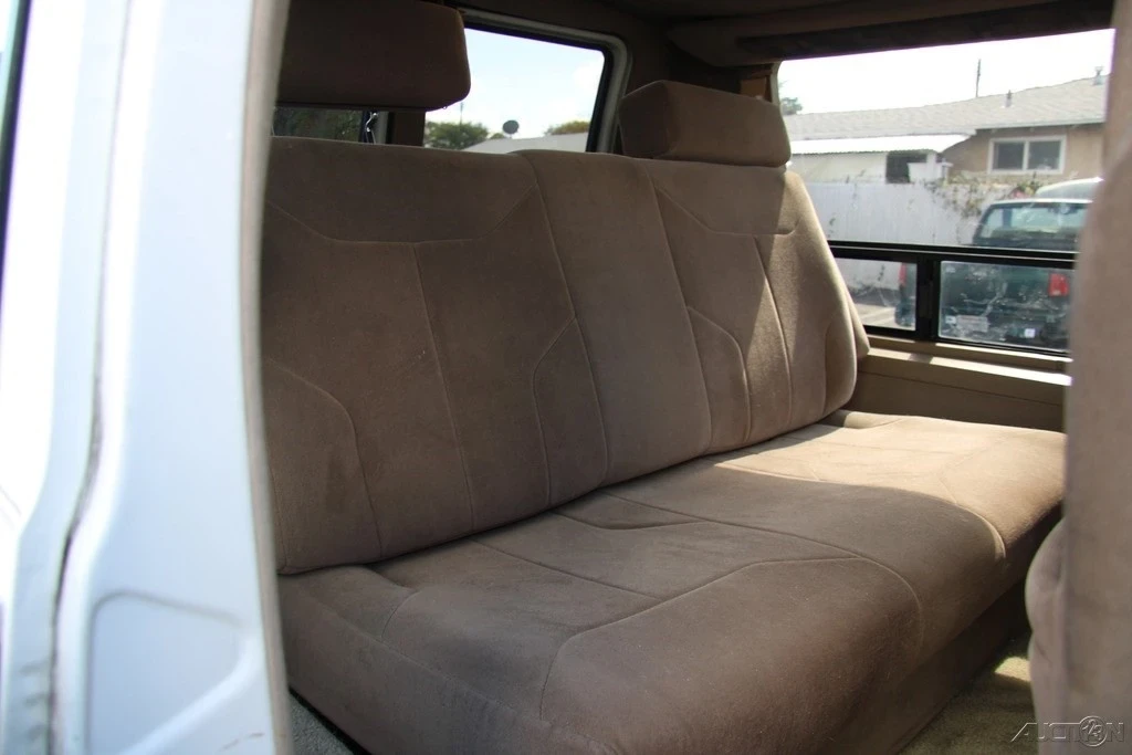 1997 Dodge Ram Van - Image 19 of 21
