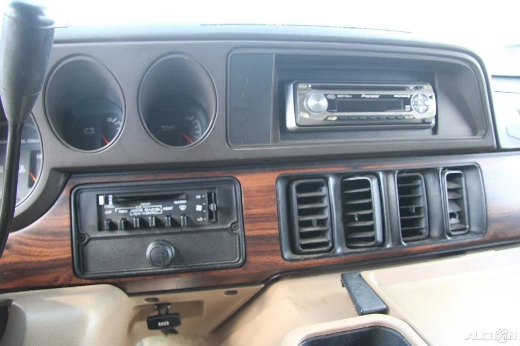 1997 Dodge Ram Van - Image 16 of 21