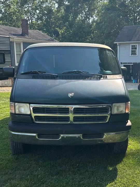 1997 Dodge Ram Van - Image 2 of 8
