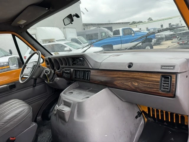 1997 Dodge Ram Van - Image 12 of 17