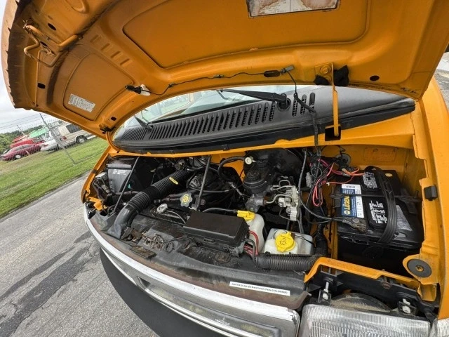 1997 Dodge Ram Van - Image 16 of 17