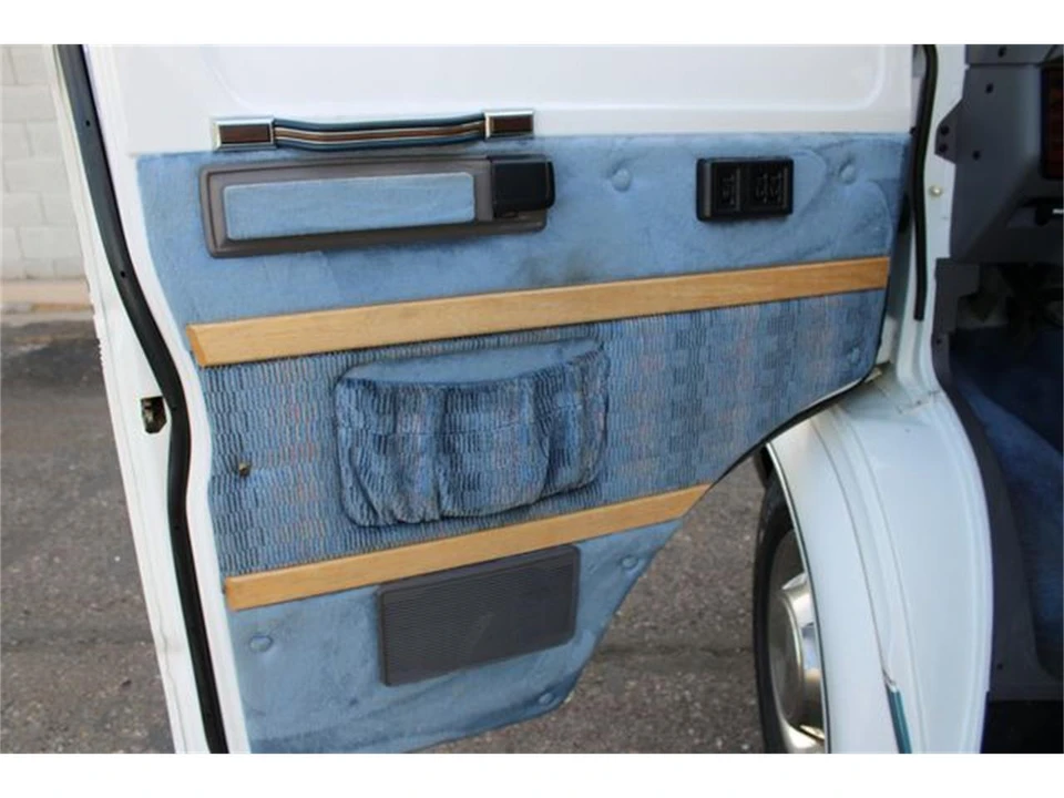 1997 Dodge Ram Van - Image 23 of 31