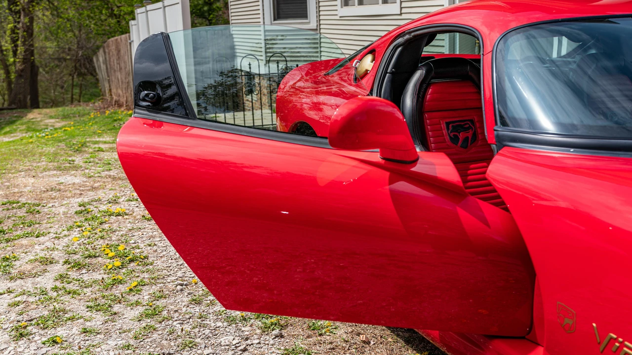 1997 Dodge Viper GTS 2nd Gen - Image 28 of 31