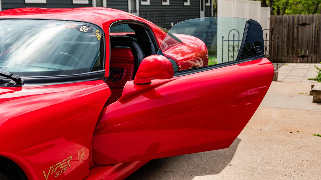1997 Dodge Viper GTS 2nd Gen - Image 19 of 31