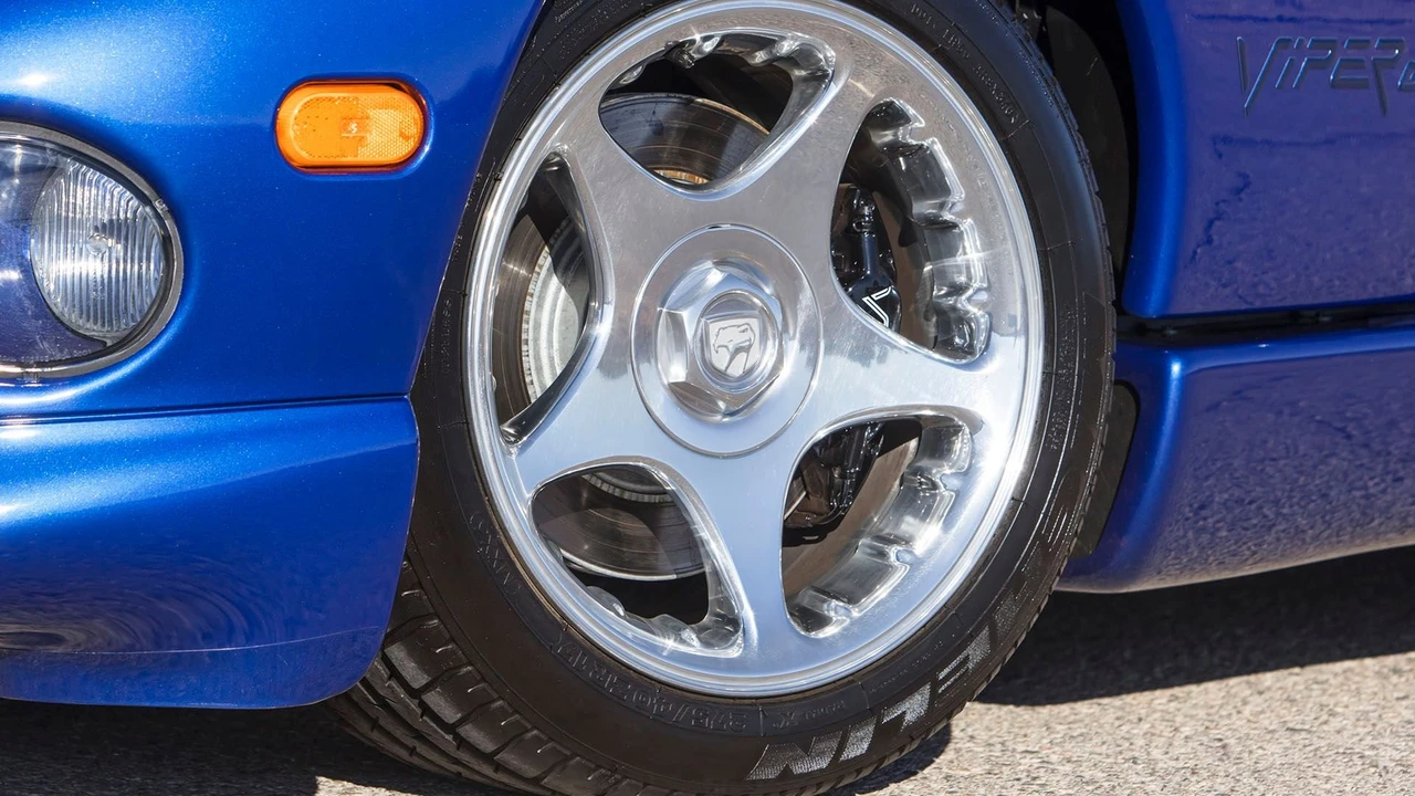 1997 Dodge Viper GTS 2nd Gen - Image 21 of 31