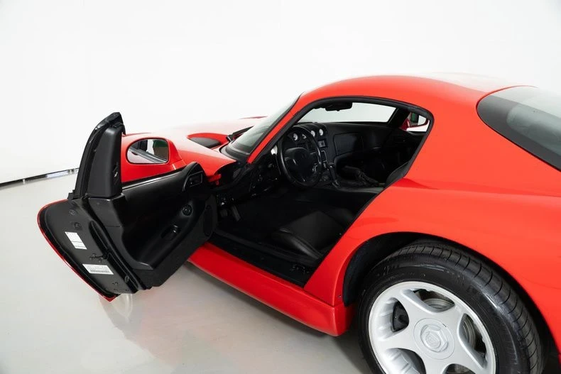 1997 Dodge Viper GTS 2nd Gen - Image 15 of 21