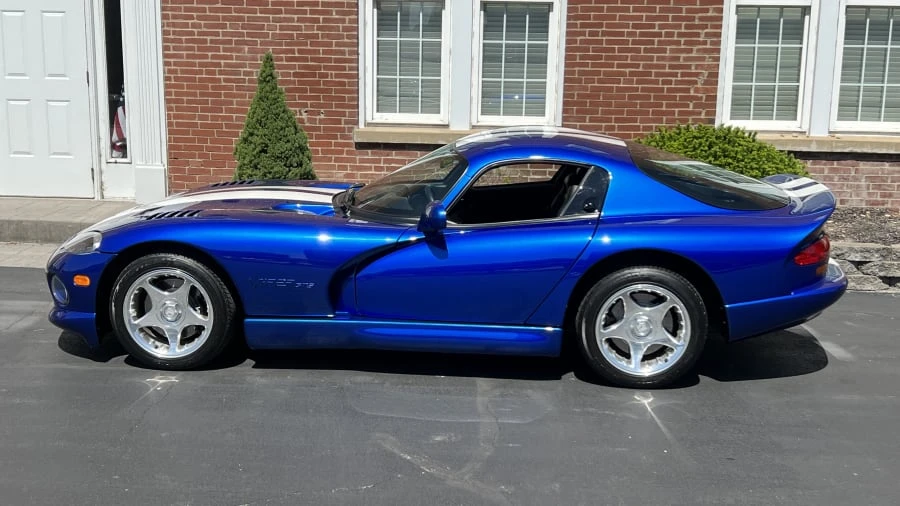 1997 Dodge Viper GTS 2nd Gen - Image 2 of 9