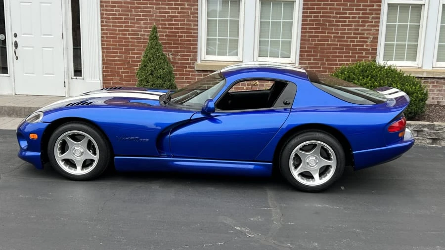 1997 Dodge Viper GTS 2nd Gen - Image 2 of 9