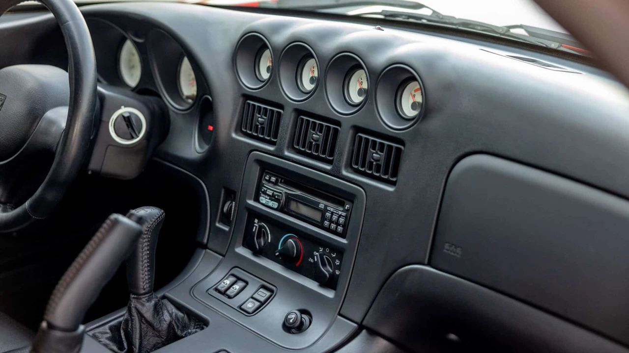 1997 Dodge Viper GTS 2nd Gen - Image 18 of 31
