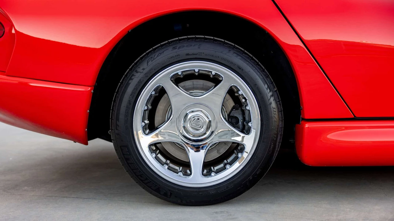1997 Dodge Viper GTS 2nd Gen - Image 28 of 31
