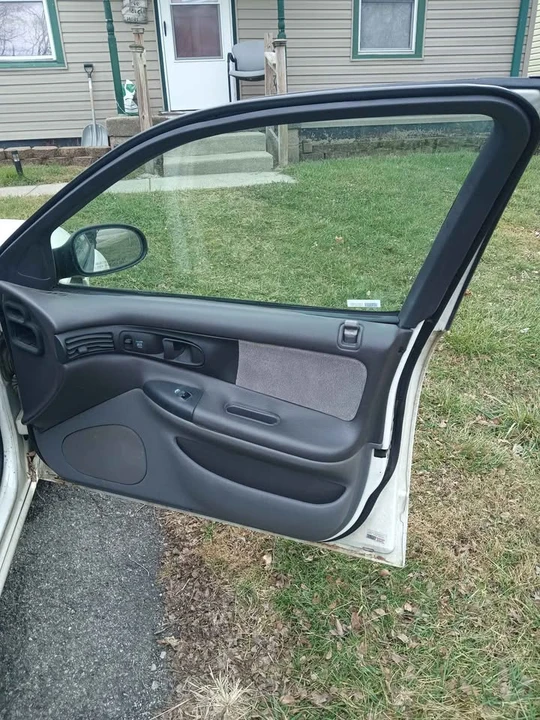 1997 Dodge Intrepid - Image 16 of 18