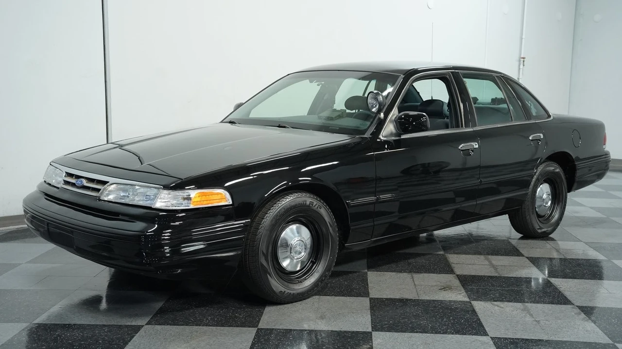 1997 Ford Crown Victoria - Image 6 of 12