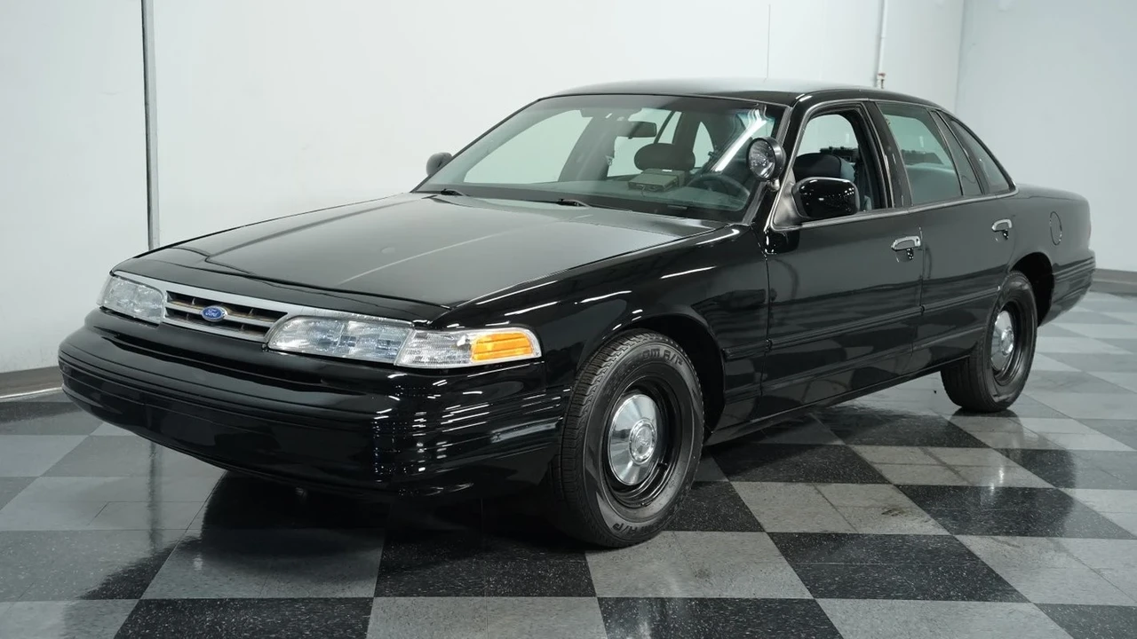 1997 Ford Crown Victoria - Image 6 of 12