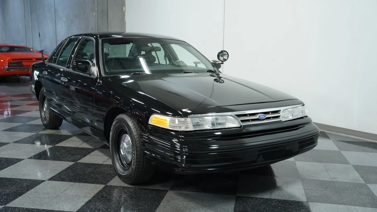 1997 Ford Crown Victoria - Image 16 of 21