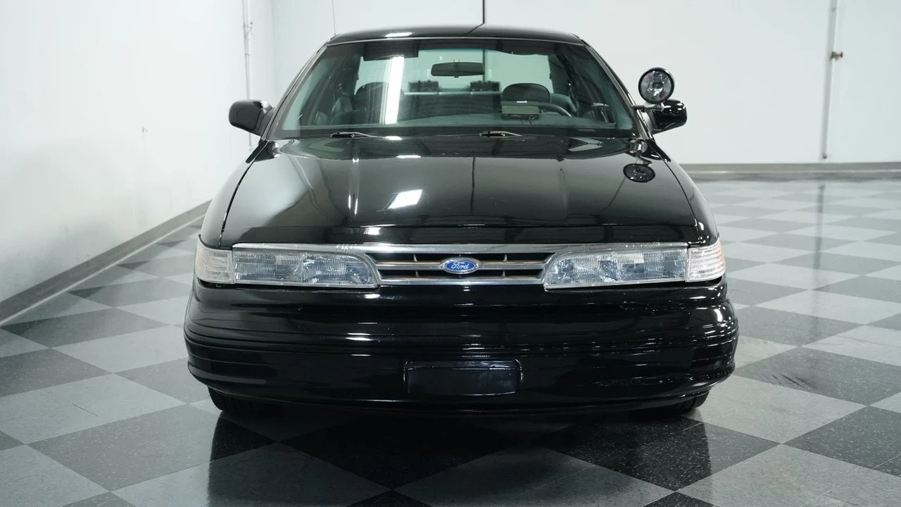 1997 Ford Crown Victoria - Image 17 of 21