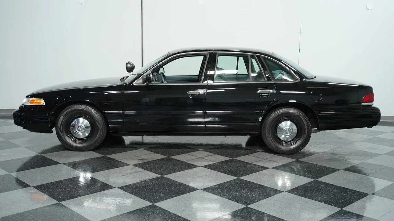 1997 Ford Crown Victoria - Image 3 of 12