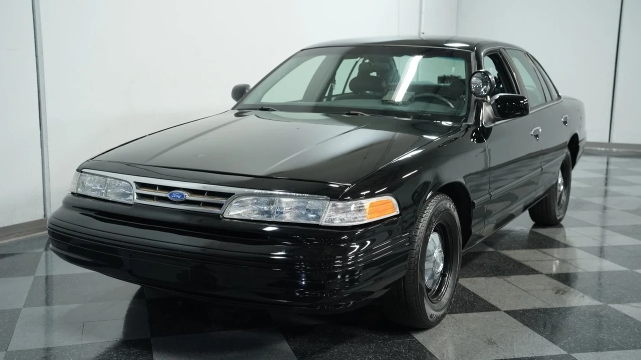 1997 Ford Crown Victoria - Image 18 of 21