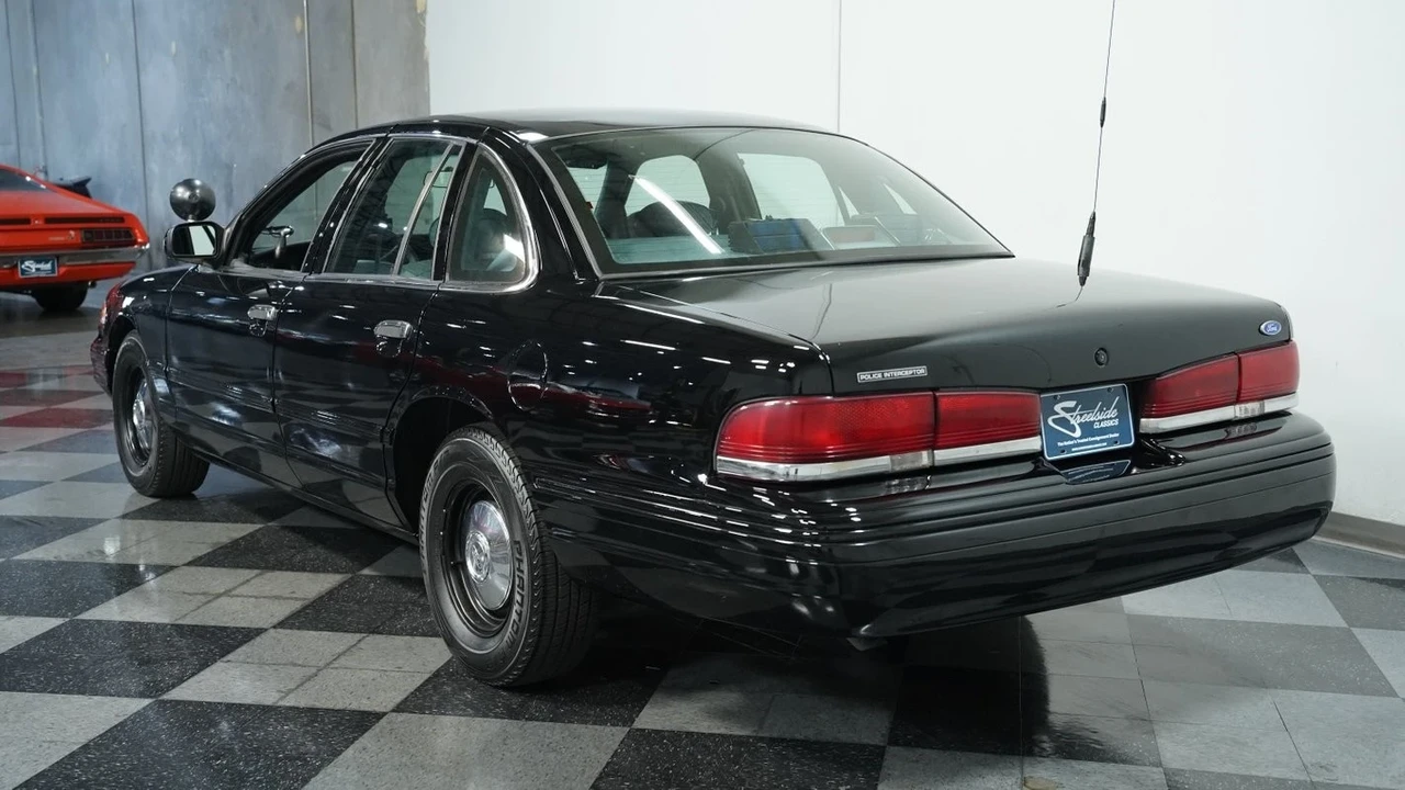 1997 Ford Crown Victoria - Image 9 of 12