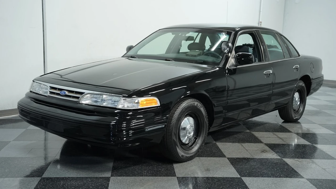 1997 Ford Crown Victoria - Image 5 of 12