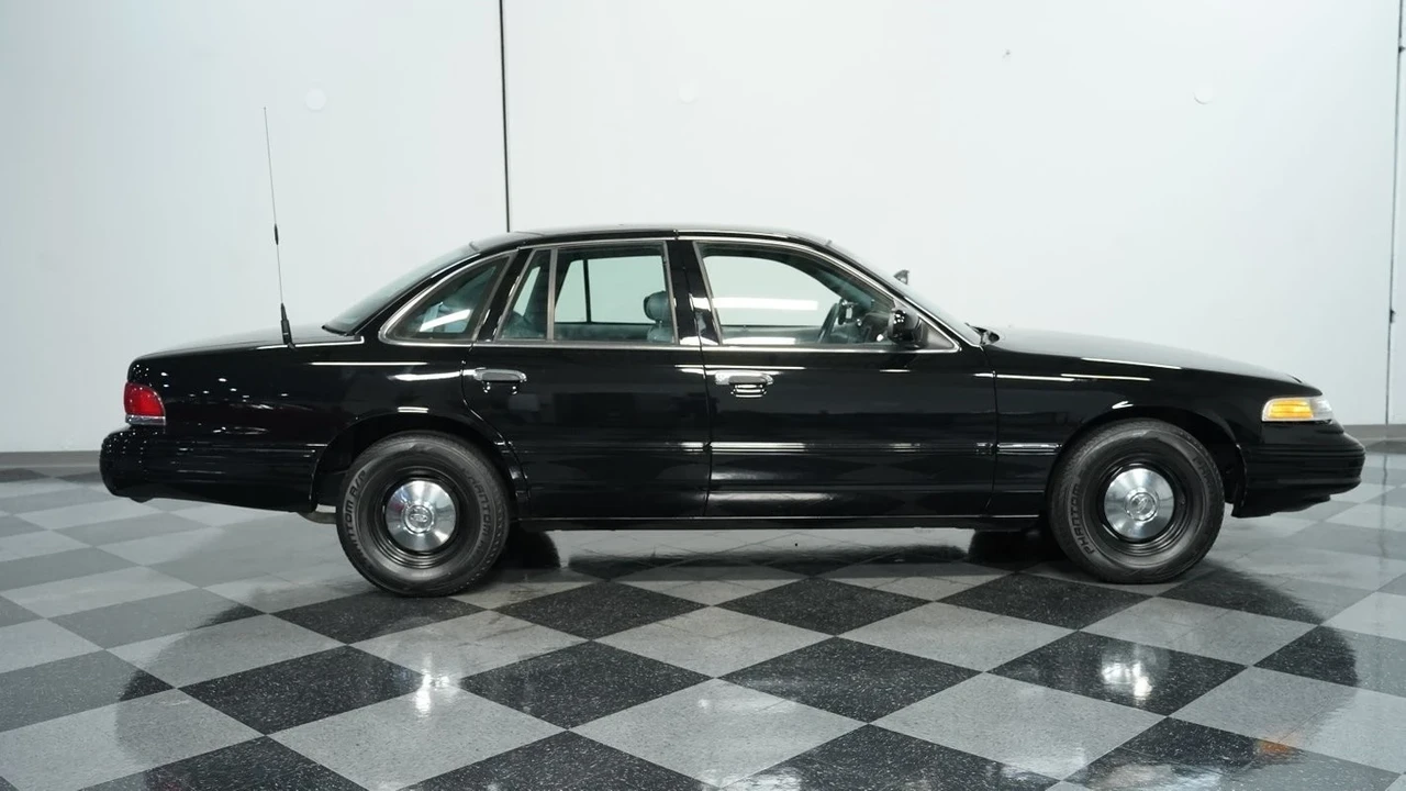 1997 Ford Crown Victoria - Image 14 of 21