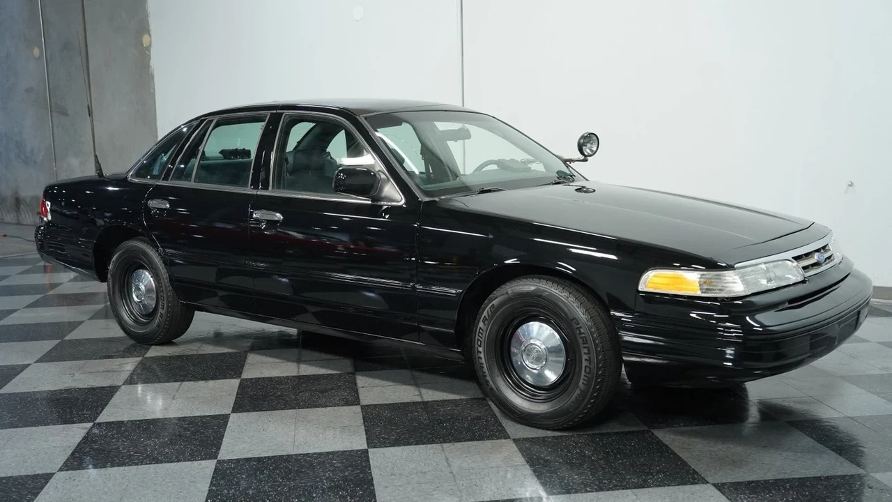 1997 Ford Crown Victoria - Image 15 of 21