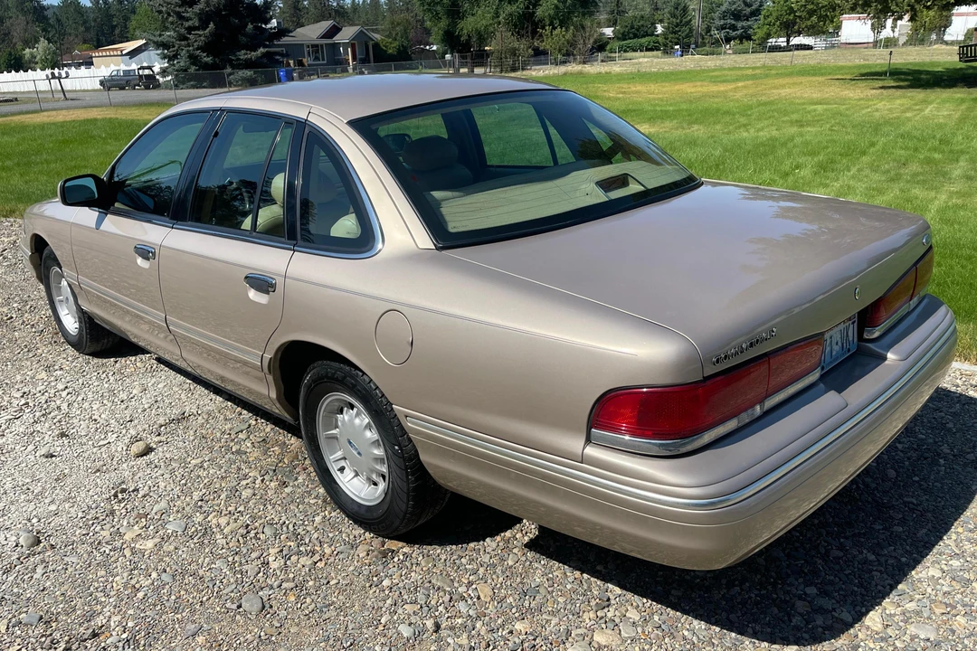1997 Ford Crown Victoria - Image 4 of 31